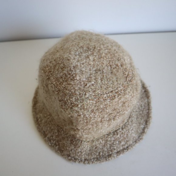 GAP Fuzzy Boucle Bucket Hat - Picture 6 of 7